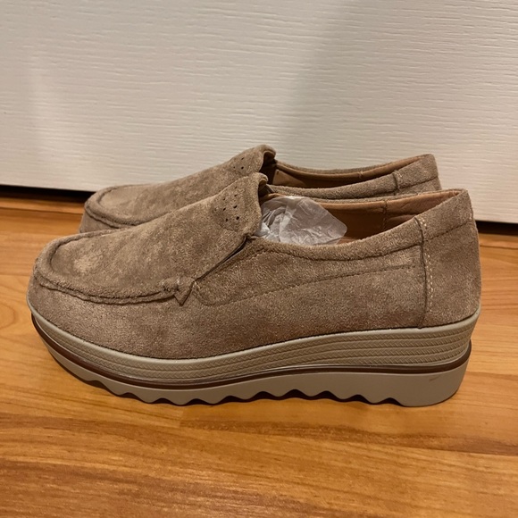 Platform Faux Suede Loafers! NWOT! - Picture 2 of 3